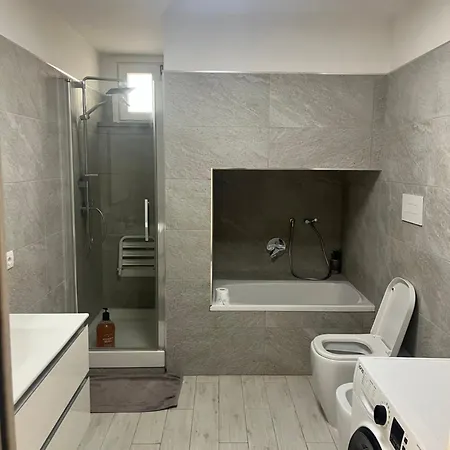 Delfina Apartment *