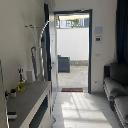 Delfina Apartment Infernetto
